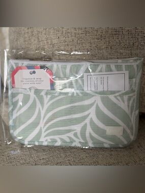 Periea Leaf Print Purse Organizer 6x9 NWT